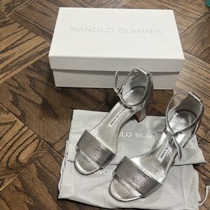Manolo Blahnik Lauratomod Silver Linen Sandals